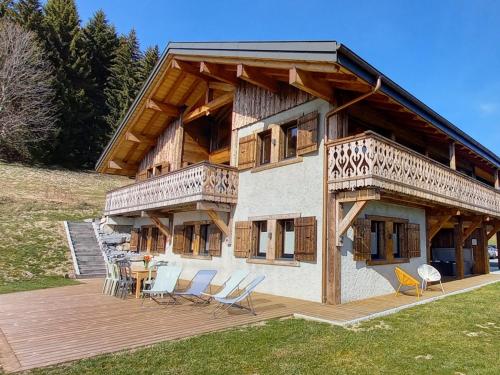 Chalet spacieux avec jacuzzi, sauna et WiFi aux Gets - FR-1-671-260