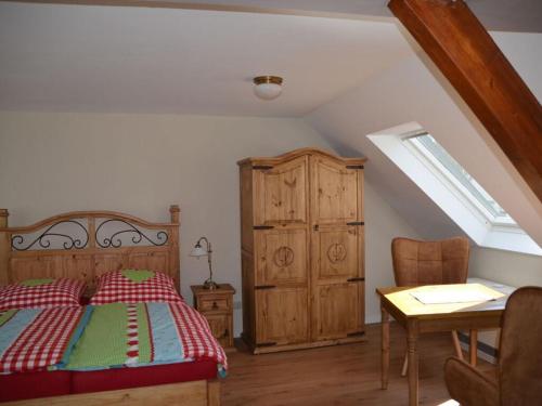 a bedroom with a bed and a desk and a window at Halfenschänke Modern retreat in Piesport