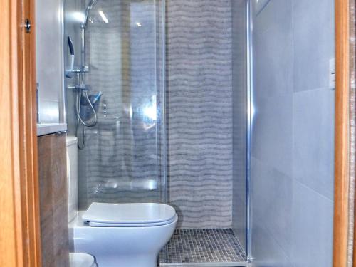 Ένα μπάνιο στο Apartment in Conil near Stunning Beaches