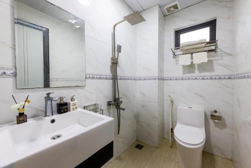 Un baño de Cat Ba Xanh Spring Garden Hotel