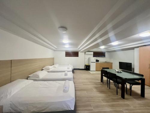 Postel nebo postele na pokoji v ubytování Annerley Motor Inn