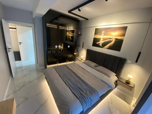 a bedroom with a large bed and a desk at AIR Studio & Garden in Otopeni