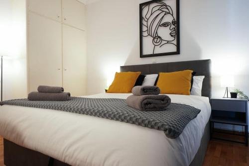 Syntagma square, 70sqm Pentelis sunny apartment