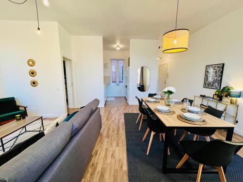 a living room with a couch and a table at Appartement Chez Rose in Narbonne