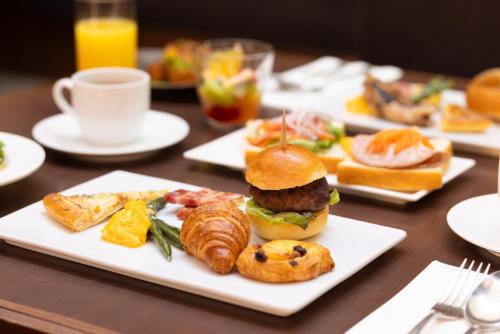 Jídlo v hotelu nebo okolí