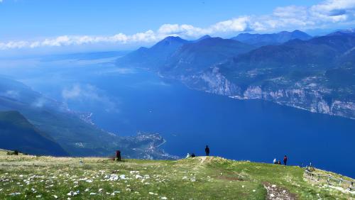 a group of people standing on top of a mountain at Hotel Arilica in Peschiera del Garda