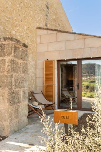 a sign that says guiao in front of a building at Fincahotel Treurer - Olive Grove & Grand House - Adults Only in Algaida