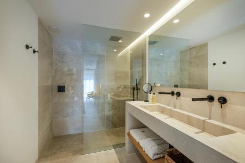 a bathroom with a large mirror and a sink at Fincahotel Treurer - Olive Grove & Grand House - Adults Only in Algaida
