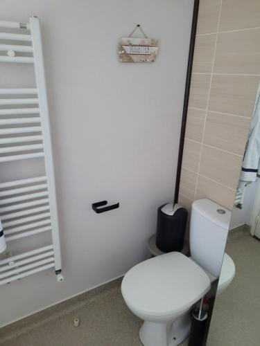 A bathroom at Chambre idéal JO