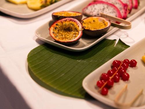 a table with a plate of food on a banana leaf at Mondrian Bordeaux Les Carmes in Bordeaux