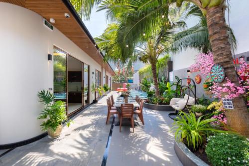 Vườn quanh OSAKA HOMESTAY - Villa Hồ Bơi Mới - 5 Phòng Gần Biển