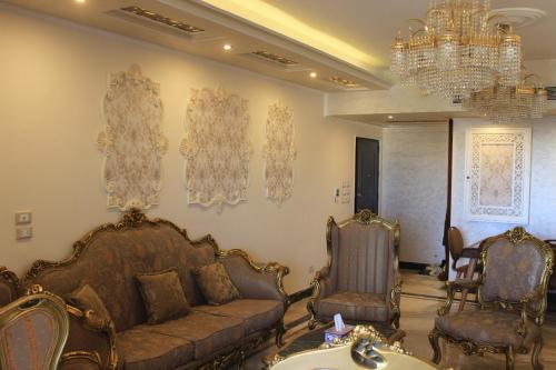 Χώρος καθιστικού στο ALMADIAFAH APARTMENT - المضيفة للوحدات الفندقيه