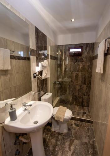 Bilik mandi di Dimitra House