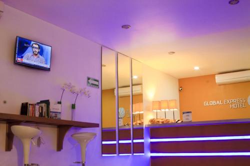 TV a/nebo společenská místnost v ubytování Global Express Hotel Escarcega