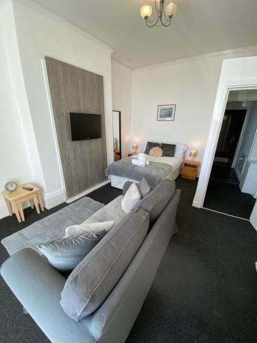 a living room with a couch and two beds at Farina No1, Sea view studio sleeping 2 guests in Bridlington