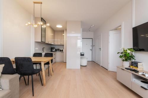 Kuchyňa alebo kuchynka v ubytovaní Doki - Luxury Voyager by Grand Apartments