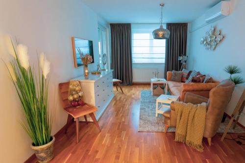 Flexible SelfCheckIns 70 / Arena / Garage / Bedroom/ New