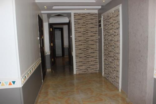 a hallway of a building with a brick wall at ALMADIAFAH- No forigner المضيفة للوحدات الفندقيه -عرب فقط in Mansoura