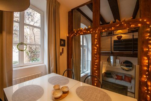 Køkken eller tekøkken på La Petite Cour - Atypique, calme et cozy