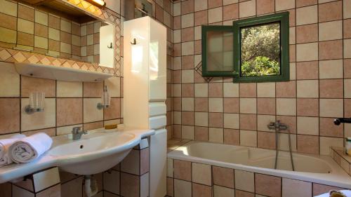 A bathroom at Villa Elli