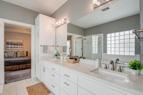 a bathroom with two sinks and a large mirror at Upscale Retreat Near NRG/Med Ctr in Houston