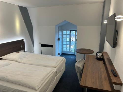 Ένα ή περισσότερα κρεβάτια σε δωμάτιο στο Schlosshotel Weilburg