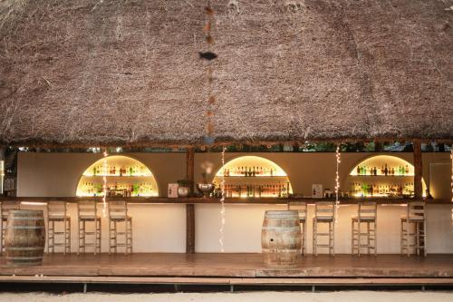 Lounge nebo bar v ubytování Thalassa Beach Boutique Resort