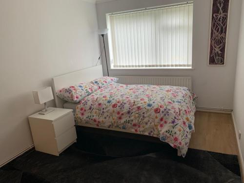 Afbeelding uit fotogalerij van 1 Bedroom Flat Apartment Bromley with Free Parking in Bromley