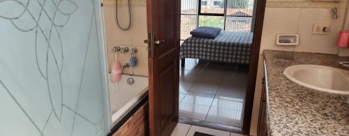 a bathroom with a shower and a sink and a tub at Lujosa Casa en Centro de Santa Cruz in Santa Cruz de la Sierra