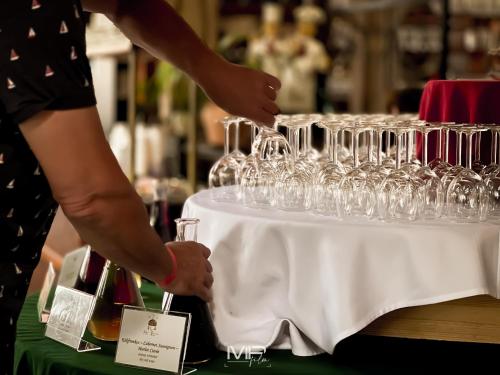 a table with wine glasses on top of it at Hotel Szent István in Eger