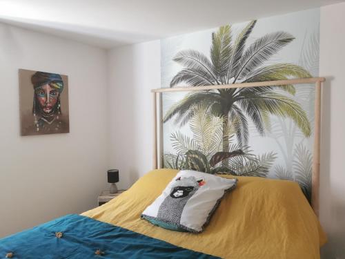 En eller flere senge i et værelse på LA FEE VIVIANE