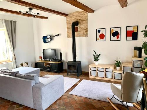 Et tv og/eller underholdning på L’Appartement-La Ferme du Bois