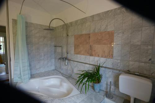 Ένα μπάνιο στο Art-be-and-b Appartement -Studios
