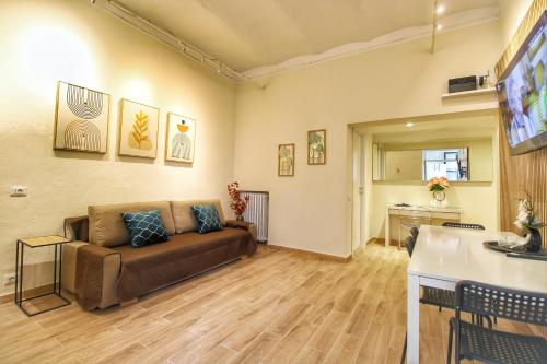 Lovely 2 Bedroom apartment by YourHost