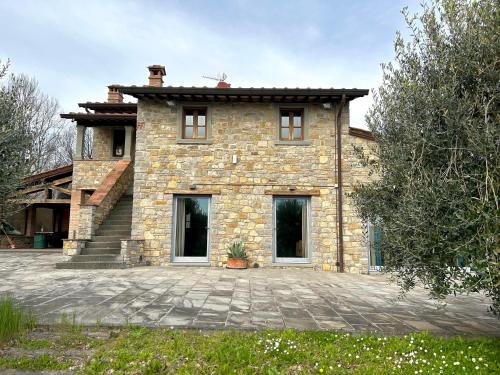 a large stone house with a courtyard in front of it at Villa Castagnone in Agna