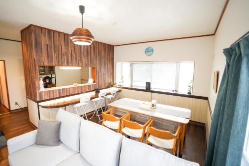 a dining room with a white table and chairs at わったー家 in Ishigaki Island