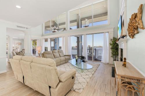 Posezení v ubytování Sea Breeze Bay - 950 San Carlos Drive home