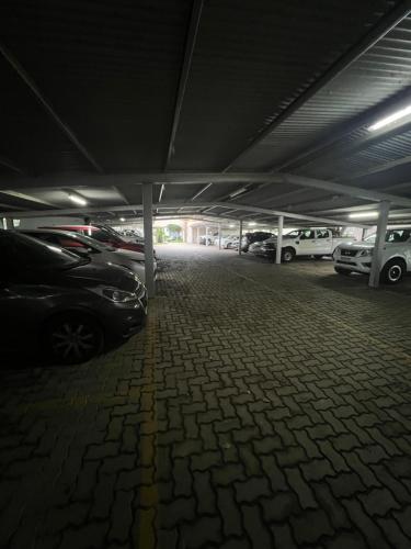 an empty parking garage with cars parked in it at Garden House Hotel in Río Cuarto
