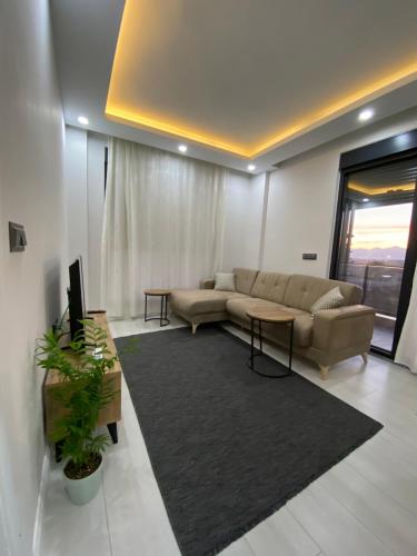 a living room with a couch and a table at Antalya Havalimanına Yakın Havuzlu 1+1 Lux Daire in Antalya
