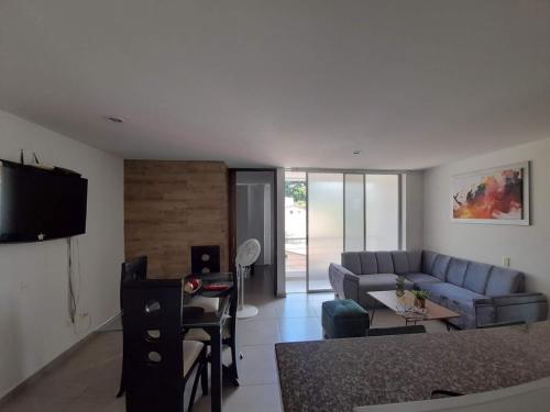 Una televisión o centro de entretenimiento en Gaira Apartamento Amoblado Bucaramanga