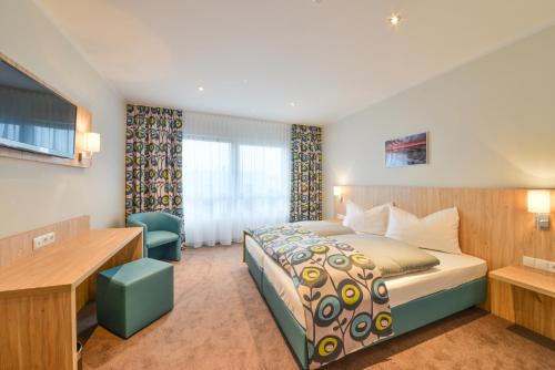 Ένα ή περισσότερα κρεβάτια σε δωμάτιο στο Ammi Hotel Garni