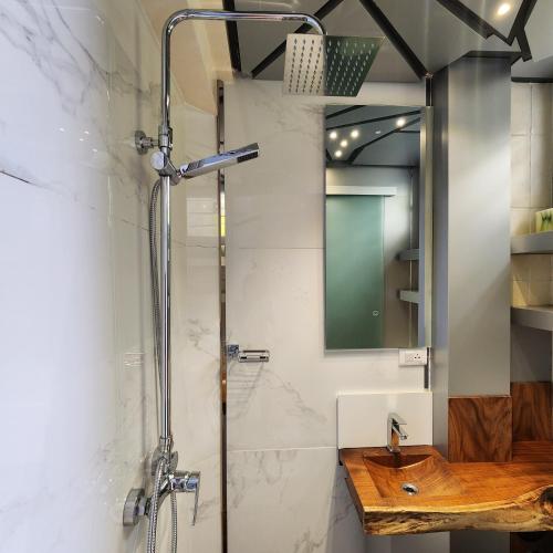 a bathroom with a shower with a sink and a mirror at Torre Bella apartment in Oruro