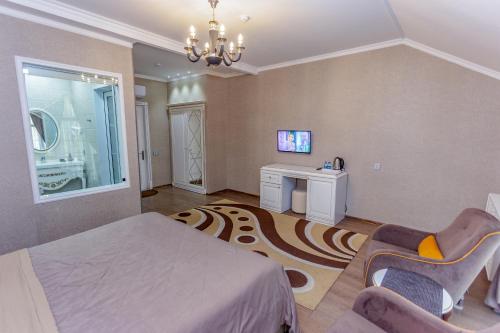 En eller flere senge i et værelse på Aynur Resort