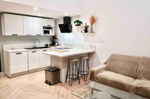 Moderne au bord de mer et des plages, avec un parking