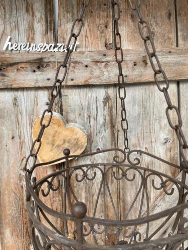a metal swing with a wooden heart on it at Apart Sonnenheim in Kaunertal