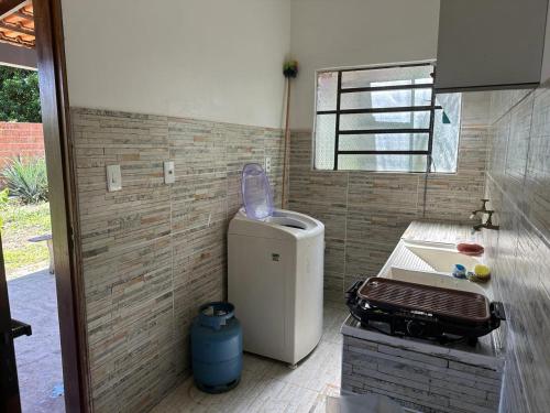 Dapur atau dapur kecil di Casa chácara para alugar no período do festival de Parintins