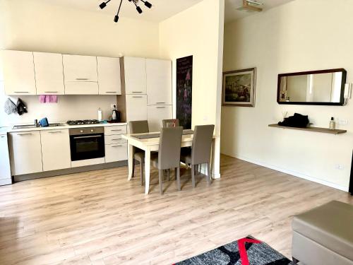 The Cocoon Apartment Giotto tesisinde mutfak veya mini mutfak