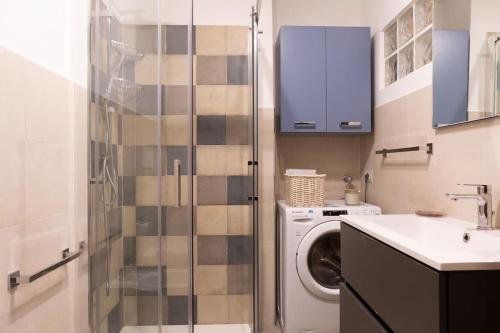 a bathroom with a washing machine and a washer at LaFilo Apartment 1 in Milan