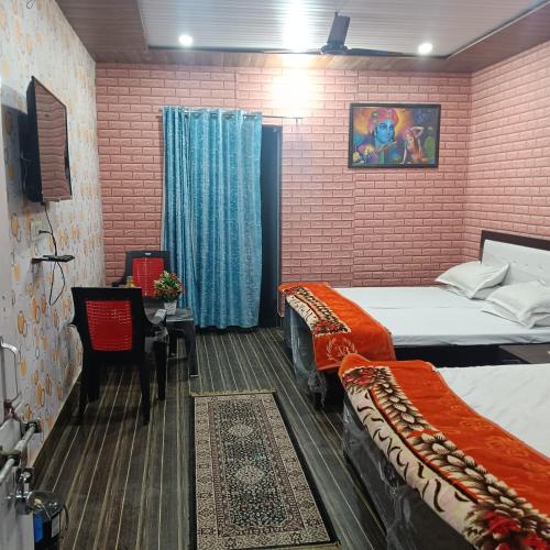Imagen de la galería de Somnath residency radhe nikunj, en Vrindāvan