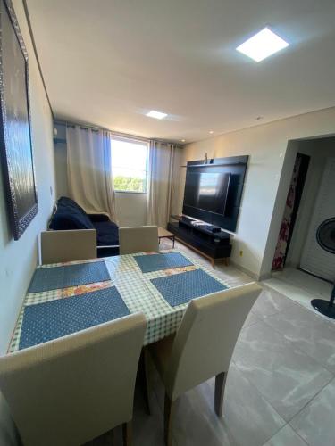 Una televisión o centro de entretenimiento en Apartamento com o espaço inteiro para locação